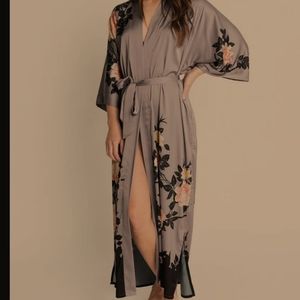 Kim + Ono Silky Blush Rose Kimono